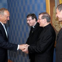 Valsts prezidents ielūdz pāvestu Francisku apmeklēt Latviju