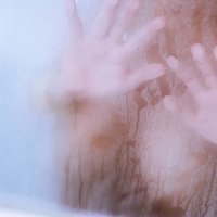 Ērtākās pozas un citi ieteikumi galvu reibinošam seksam dušā