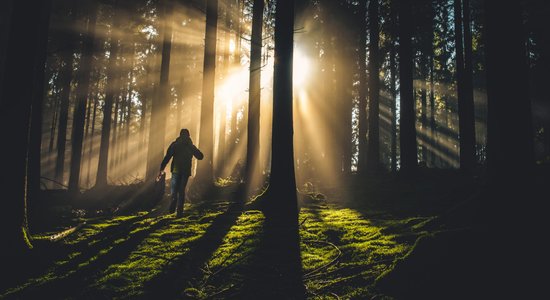 Ko par gaidāmo aptumsumu koridoru saka rietumu astroloģija?