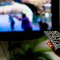 Teju par piektdaļu samazinājies maksas TV nelegālo pieslēgumu mājsaimniecību skaits, liecina pētījums