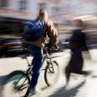 Ceturtdien avārijās Latvijā cietuši 20 cilvēki, tostarp astoņi velosipēdisti