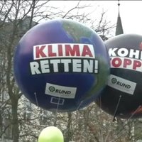 Video: Bonnā demonstranti aicina apturēt 'genocīdu pret klimatu'