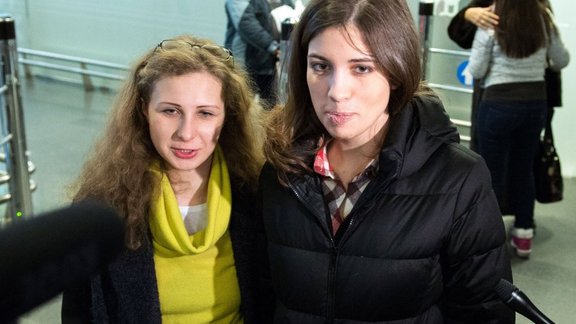 Maria Alyokhina and Nadezhda Tolokonnikova