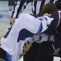 Video: Rīgas hokeja klubu duelī izceļas asa dūru cīņa