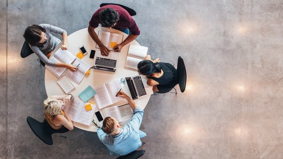 studenti jaunieši mācības izglītība