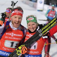 Pasaules kausa sezona biatlonā sākas ar Austrijas un Norvēģijas uzvarām stafetēs