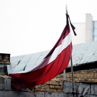 Latvija klusuma brīdī piemin Zolitūdes traģēdijas upurus