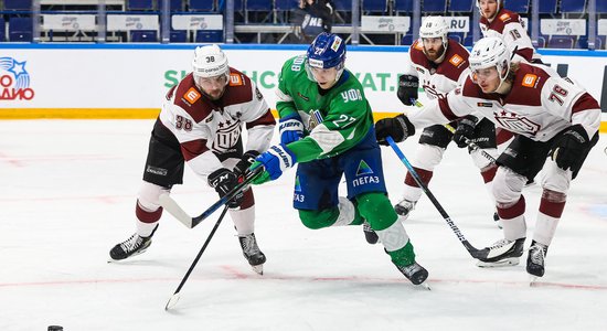 Rīgas 'Dinamo' atspēlē trīs vārtu deficītu un Ufā zaudē 'bullīšos'