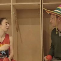 Video: Renāra Zeltiņa joki nokaitina Spānijas basketbolisti