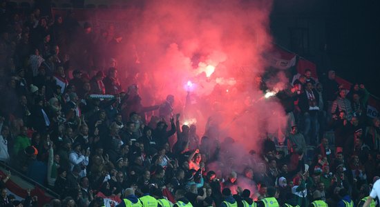 Par sīko huligānismu aizturēti seši ungāru futbola fani