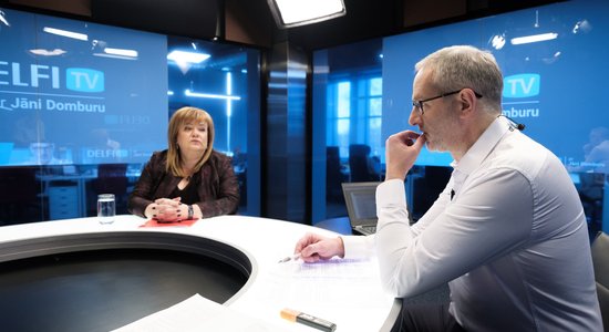 'Delfi TV ar Jāni Domburu' atbild valsts kontroliere Elita Krūmiņa. Pilns ieraksts