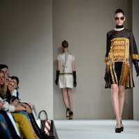 Лондонская неделя моды: экстравагантный минимализм и прозрачные блузки