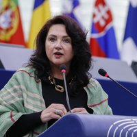 Helena Dalli: Neviens nav atstāts novārtā