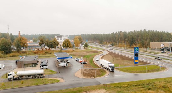 ФОТО. В Берги при въезде в Ригу со стороны Сигулды заработала новая АЗС "Virši"