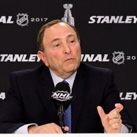 NHL komisārs neizslēdz iespēju, ka nākamā sezona sāksies decembrī