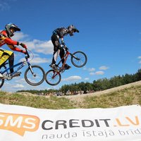 Karstos laika apstākļos 235 sportisti sacenšas 'SMScredit.lv' Latvijas BMX čempionāta piektajā posmā
