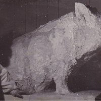 Vēsturiski foto: Kā tapa jubilāra Teodora Zaļkalna slavenā 'Cūka'