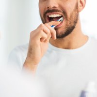 Iedzīvotāji sākuši retāk tīrīt zobus, secināts aptaujā