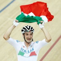 Olimpiskajā treka riteņbraukšanas daudzcīņā itālis Viviani pārspēj Kavendišu