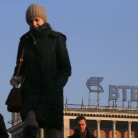 'Bloomberg': ES vienojas no SWIFT atslēgt septiņas Krievijas bankas