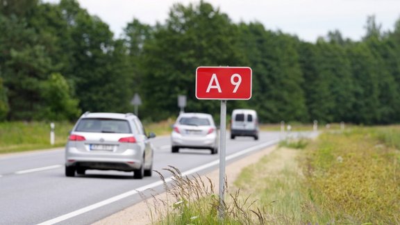 Ceļu satiksmes negadījuma dēļ slēgts Liepājas šosejas posms - 3