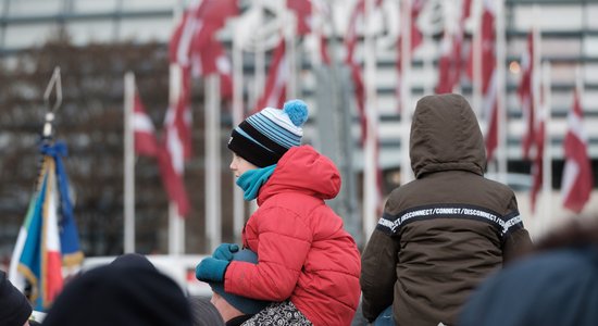 Militāro parādi Rīgā vērojuši ap 70 000 cilvēku