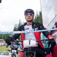 Kalnu riteņbraucējs Blūms finišē otrais sezonas noslēdzošajā PK posmā U-23 grupā un triumfē sezonas kopvērtējumā