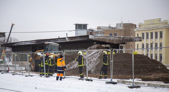 'Latvijas dzelzceļš' par griestu iegruvumu stacijas tunelī vērsīsies pie apdrošinātājiem