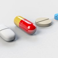 Lietuvā soda farmācijas uzņēmumus un asociāciju par nelikumīgu uzcenojuma vienošanos