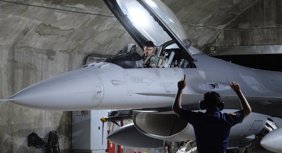 Politico: власти Украины недовольны темпами подготовки пилотов для F-16, которые обещали передать союзники
