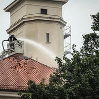 Rīgas pils ugunsgrēka lietā piektdien tiesā liecības sniegs VUGD darbinieki