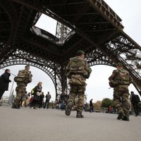 Parīzes terorakti: atrasta teroristu mašīna un ieroči