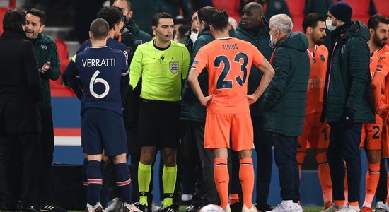 UEFA rasisma skandāls: PSG un 'Bašakšehir' spēle turpināsies ar citiem tiesnešiem