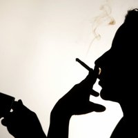 Ar aizliegumu smēķēt bērna klātbūtnē 'klauvēs pie vecāku sirdīm'; kontroles iespējas knapas