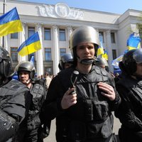 СБУ обыскала офис РИА "Новости Украина" в Киеве и задержала журналиста