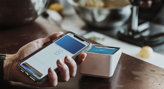 От Apple Pay до смарт-часов: как латвийские банки вводят новые способы расчетов