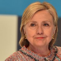 FIB: Klintone bijusi nevērīga pret klasificētu informāciju savā privātajā e-pastā