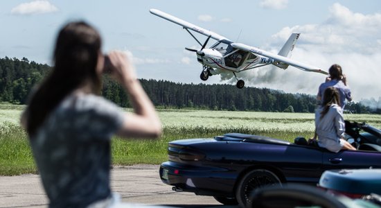 Ādažu lidlauka jubilejā – aviācijas šovs un vēsturisku lidaparātu prezentācija