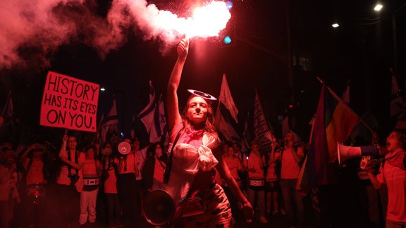 Telavivā vairāk nekā 150 000 cilvēku protestē pret tiesu reformu - 2