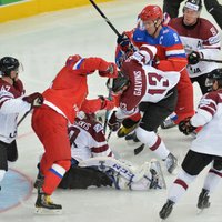 Latvijas hokejisti neatrod argumentus pret labi spēlējošo Krieviju