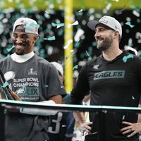 "Eagles" triumfē "Super Bowl" cīņā un neļauj "Chiefs" uzvarēt trešo gadu pēc kārtas