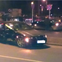 ВИДЕО: Ирония судьбы – в Иманте "встретились" два автомобиля BMW