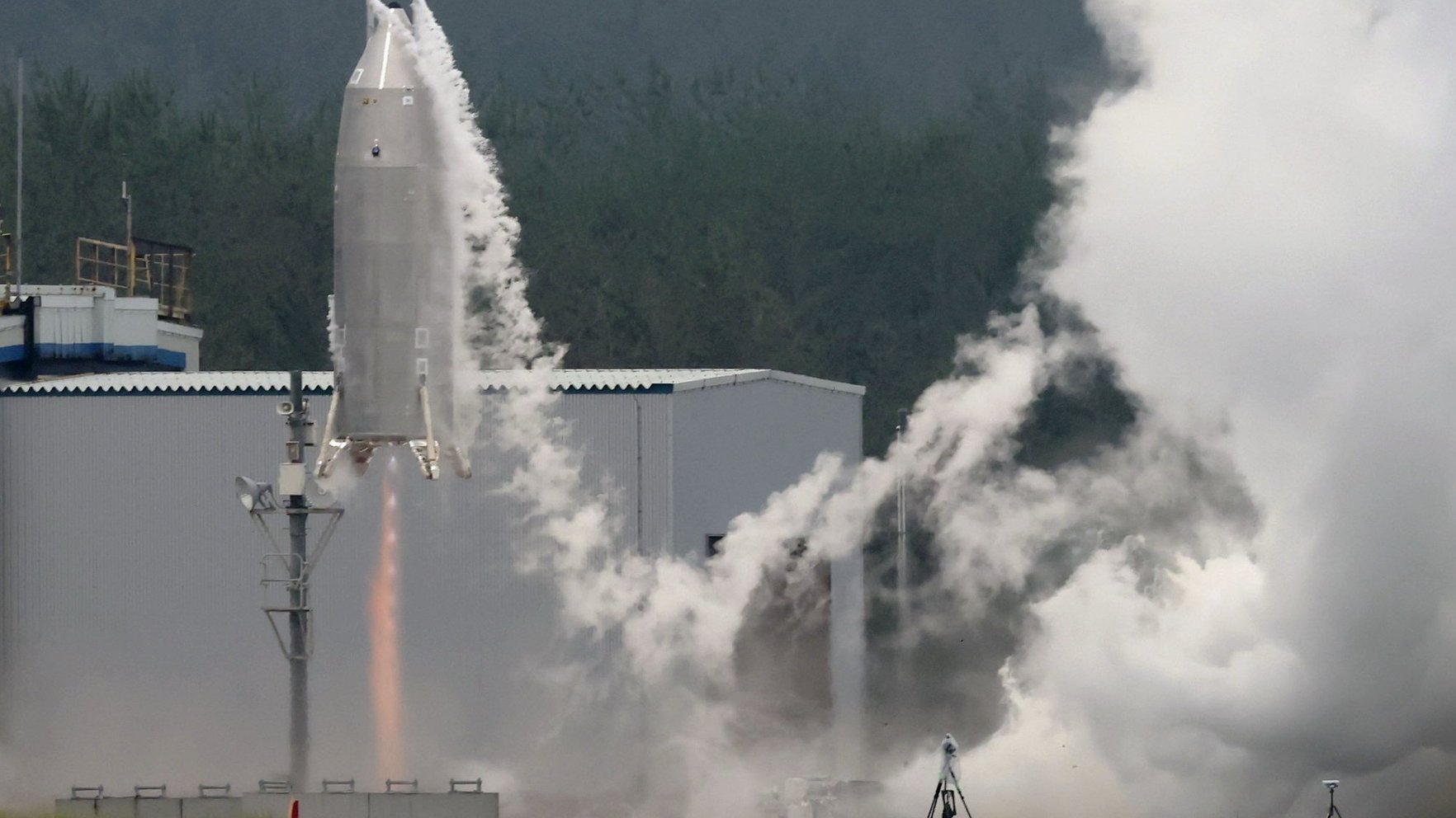 Japan tests prototype reusable rocket