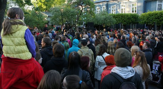 Foto: Ar koncertu 'Brāļi un māsas' Kalnciema kvartāls atklāj koncertsezonu