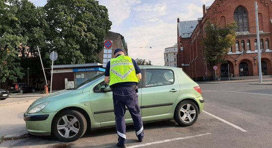 'Robins Huds' uz motocikla, aizmāršīgs pensionārs un dragreisi. 'Delfi' piedalās policijas reidā