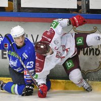 Latvijas hokeja izlase Daugaviņa 100. spēlē apspēlē Slovēniju