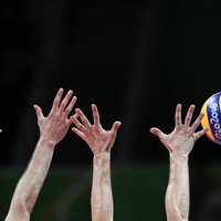 Latvijas U-21 volejbolisti PČ kvalifikācijā sper soli tuvāk pēdējai kārtai; U-20 volejbolistes zaudē