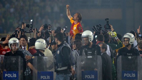 Fenerbahce, fanu sadursmes ar policiju, AFP