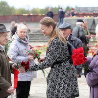 Kariņš vēl gaida rakstisku skaidrojumu; partnerus nepārliecina Ģirģena skaidrojums par 9. maiju