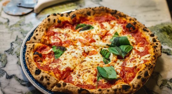 Picas 'sirds' un mīlestība pret maliņām: kā itāļu pica atšķiras no citām picām?